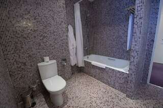 Гостиница Фортеция Орск Улучшенный двухместный номер с 1 кроватью-6