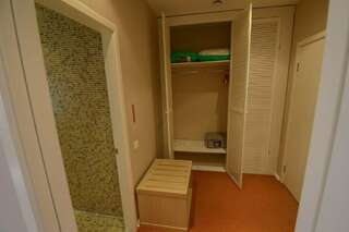 Гостиница Фортеция Орск Улучшенный двухместный номер с 2 отдельными кроватями-9