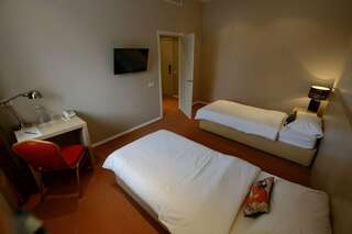 Гостиница Фортеция Орск Улучшенный двухместный номер с 2 отдельными кроватями-2