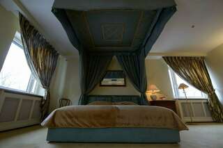 Гостиница Фортеция Орск Улучшенный люкс с кроватью размера «king-size»-15