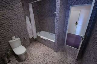 Гостиница Фортеция Орск Улучшенный двухместный номер с 1 кроватью-5