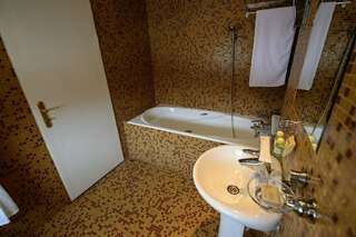 Гостиница Фортеция Орск Стандартный двухместный люкс с 1 кроватью-9