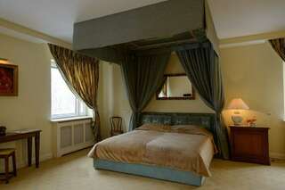 Гостиница Фортеция Орск Улучшенный люкс с кроватью размера «king-size»-9