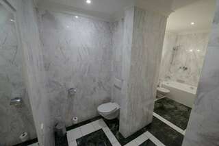 Гостиница Фортеция Орск Улучшенный люкс с кроватью размера «king-size»-11