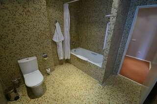 Гостиница Фортеция Орск Улучшенный двухместный номер с 2 отдельными кроватями-6